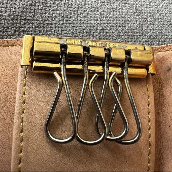 Louis Vuitton x Takashi Murakami Key Holder - Picture 5 of 8